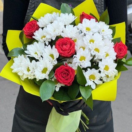 Букет с розами и хризантемами "Волшебство" - заказ с достакой с доставкой в Ульяновске