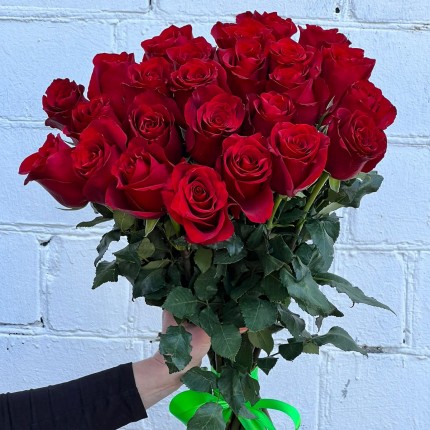 Букет из красных роз  с доставкой по городу  в Ульяновске